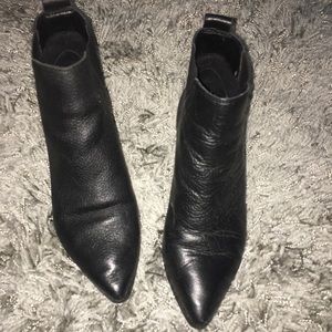Treasure & Bond Chelsea Bootie size 6